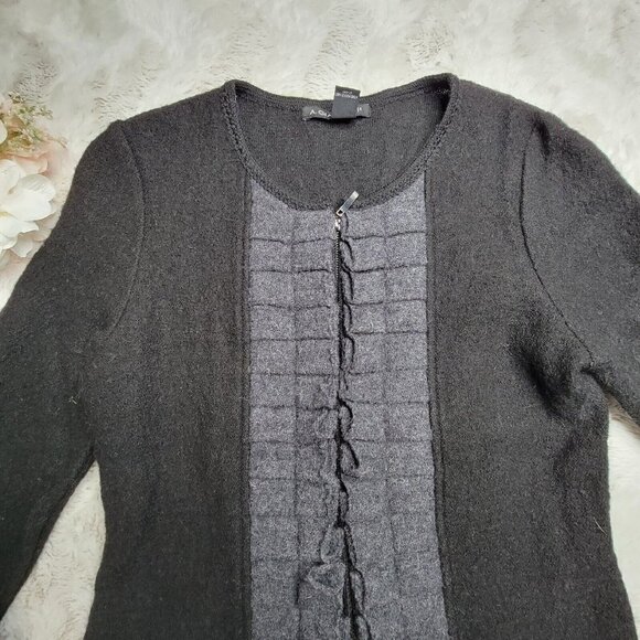 A Giannetti 100% Boiled Wool Two Tone Ruffle Accent Full Zip Sweater Size M - Picture 2 of 10